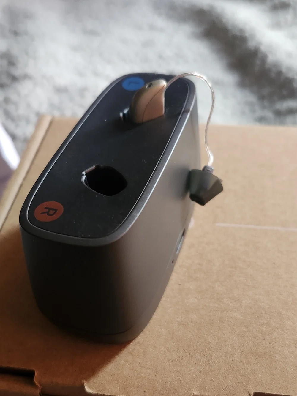 RESOUND SAVI LEFT Hearing Aid NEW OPENED BOX. COMES WITH EVERYTHING!
